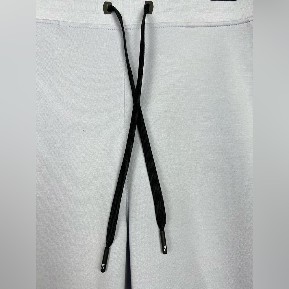 ON Running's  RUN ON CLOUDS SWEAT PANTS, Women size L - Picture 12 of 16